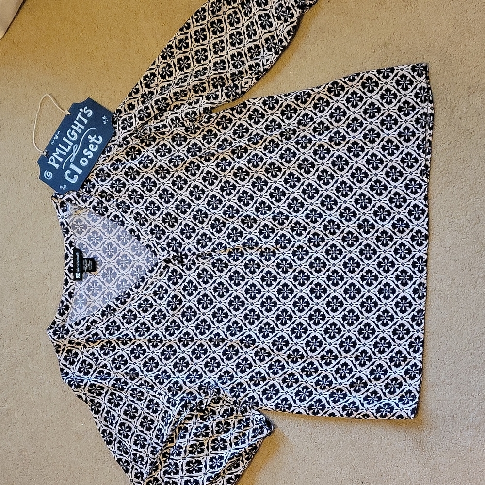 Valerie Bertinelli XL Top Navy and Cream Pattern